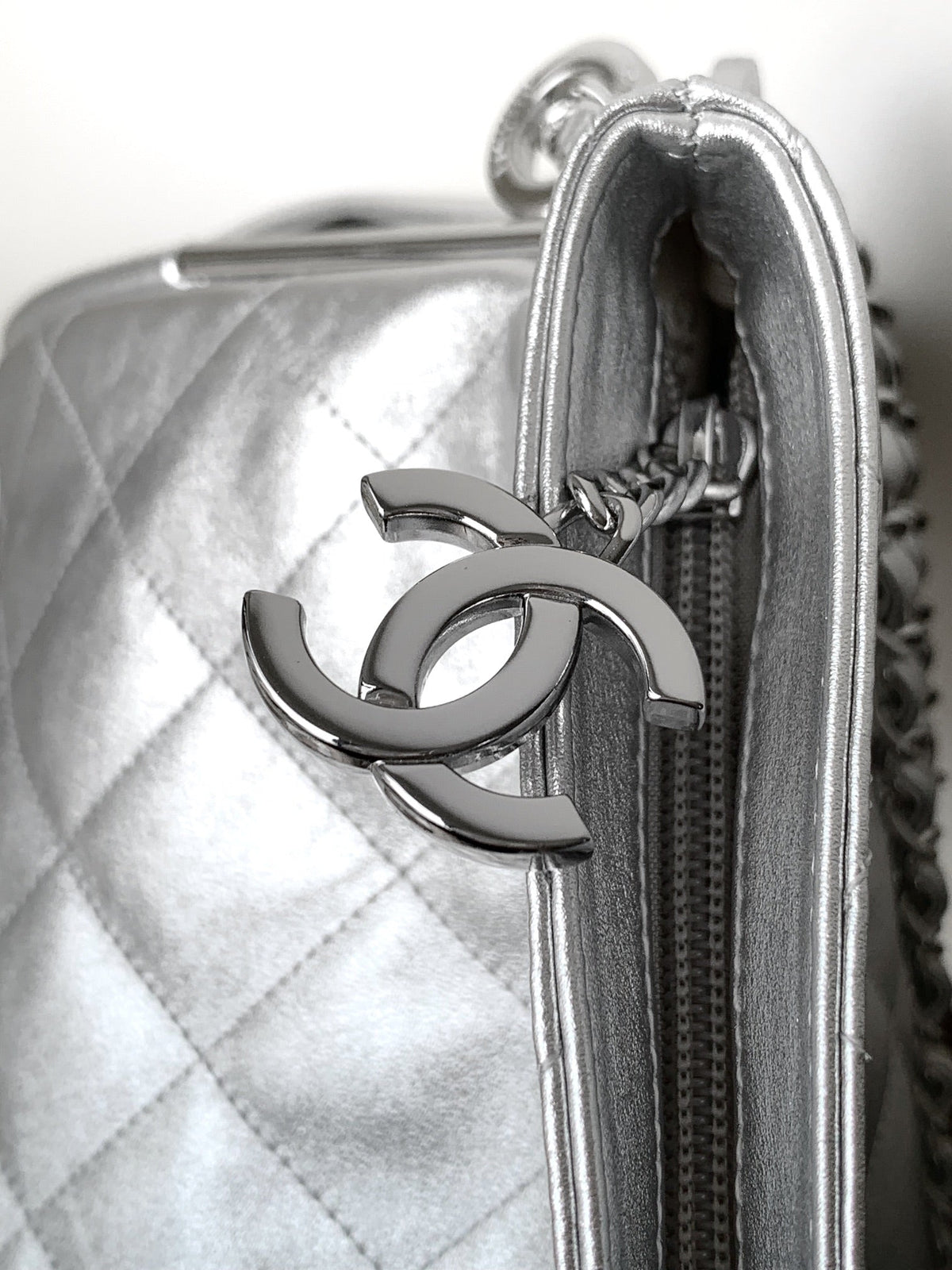 CHANEL 25S HOBO BAG 40 CM IN SILVER LAMBSKIN