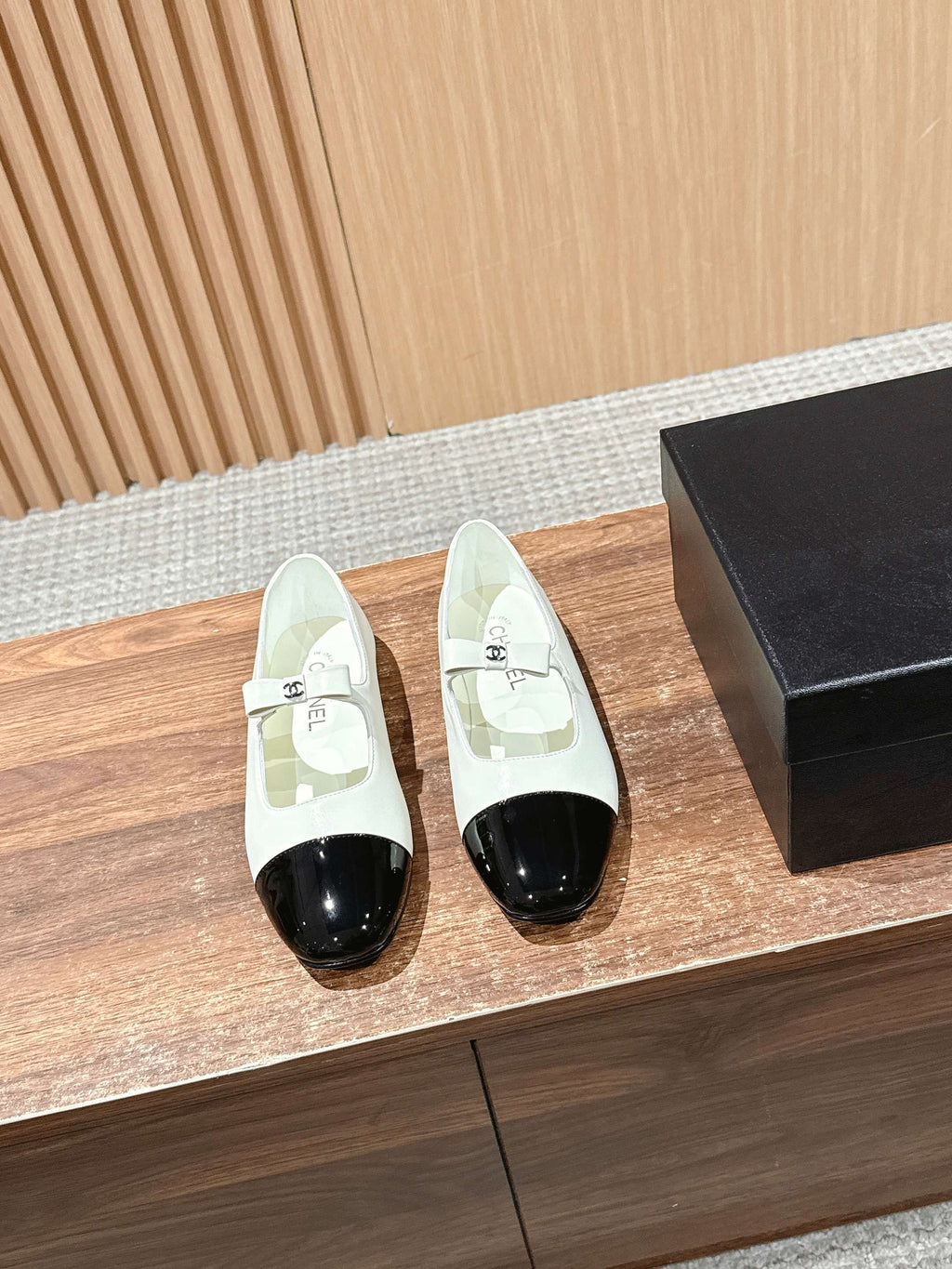 CHANEL 25S BALLET MARY JANES BLACK AND IVORY IN CALFSKIN