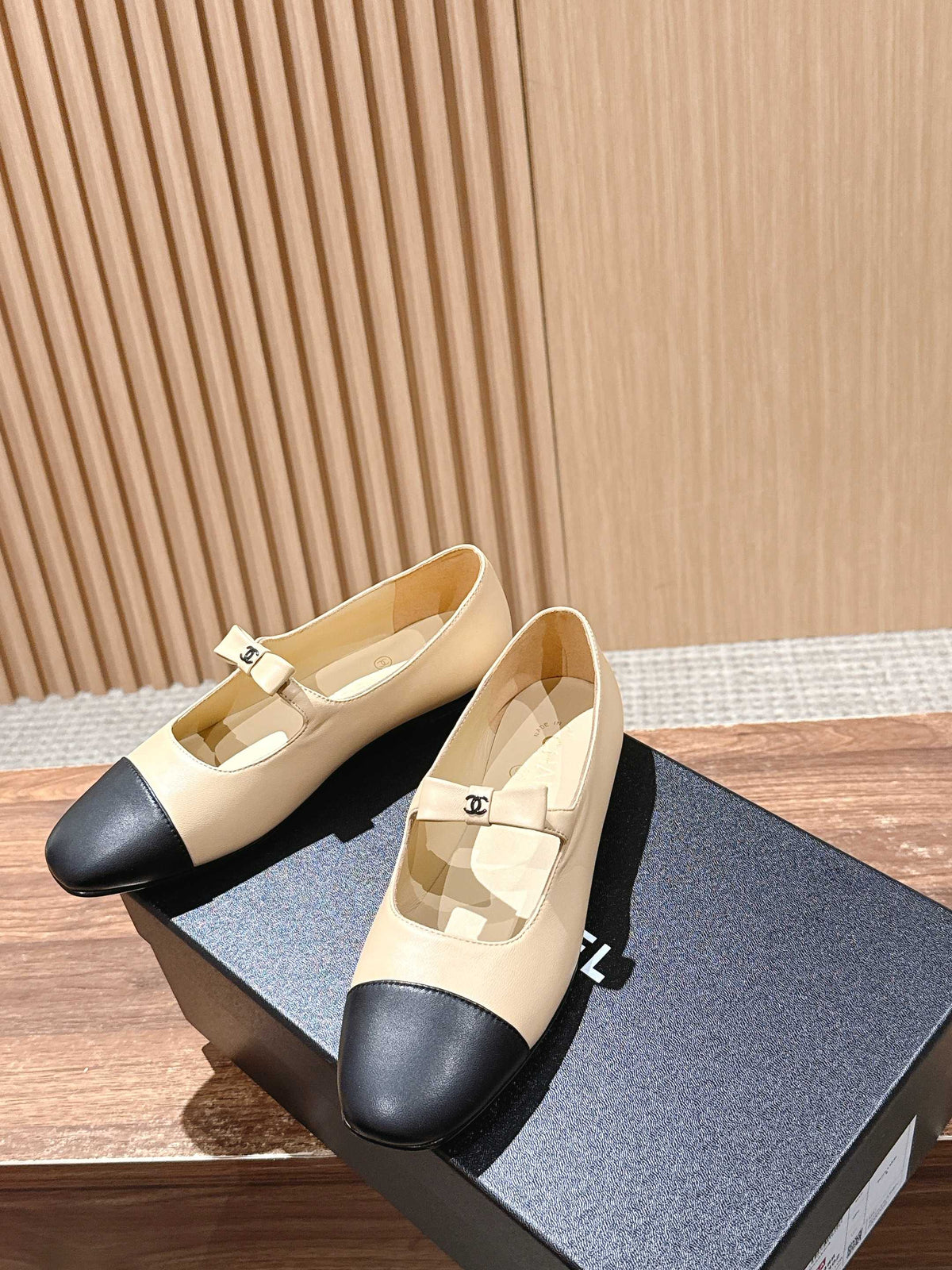 CHANEL 25S BALLET MARY JANES BEIGE AND BLACK IN CALFSKIN