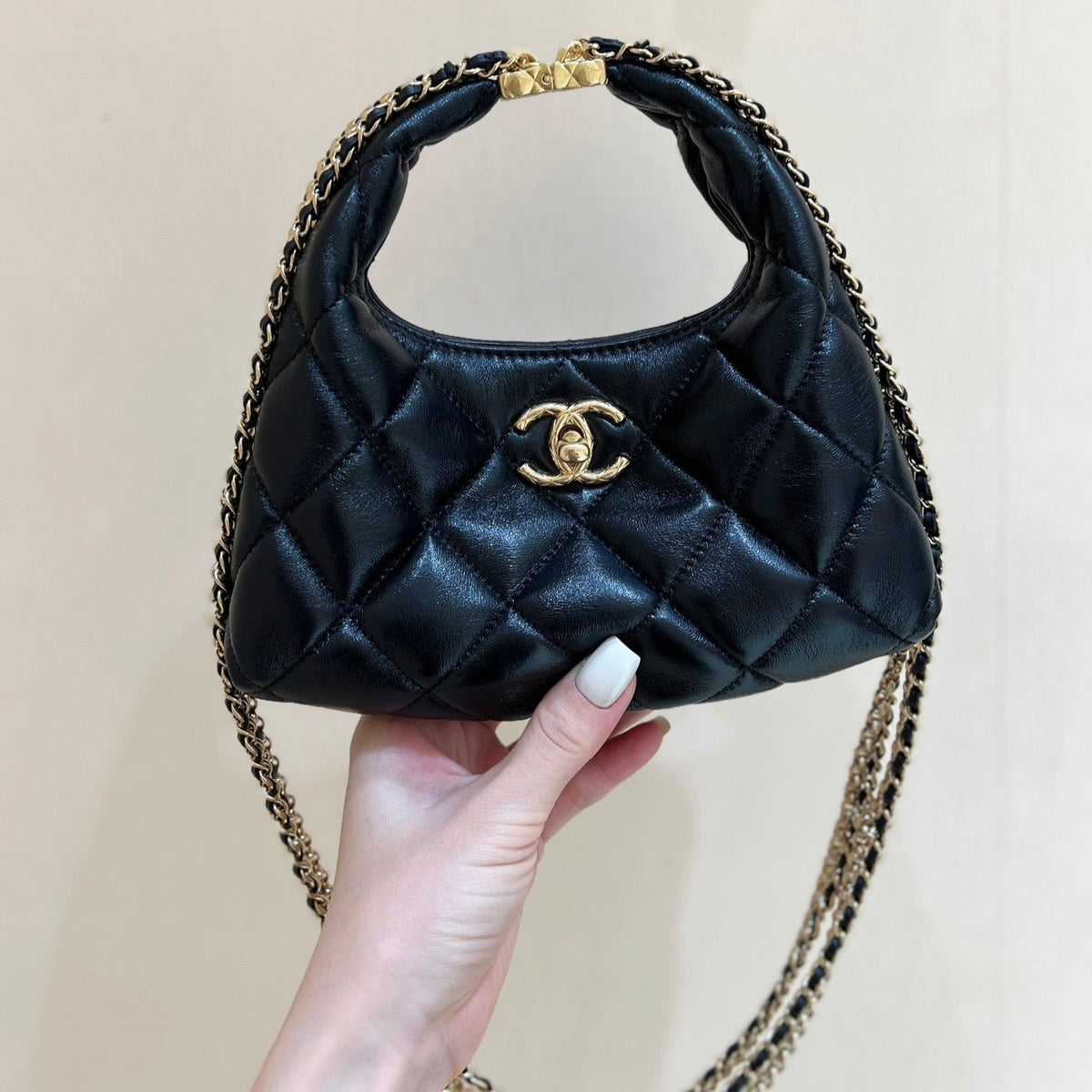CHANEL HOBO 20 IN BLACK CALFSKIN GOLD HARDWARE