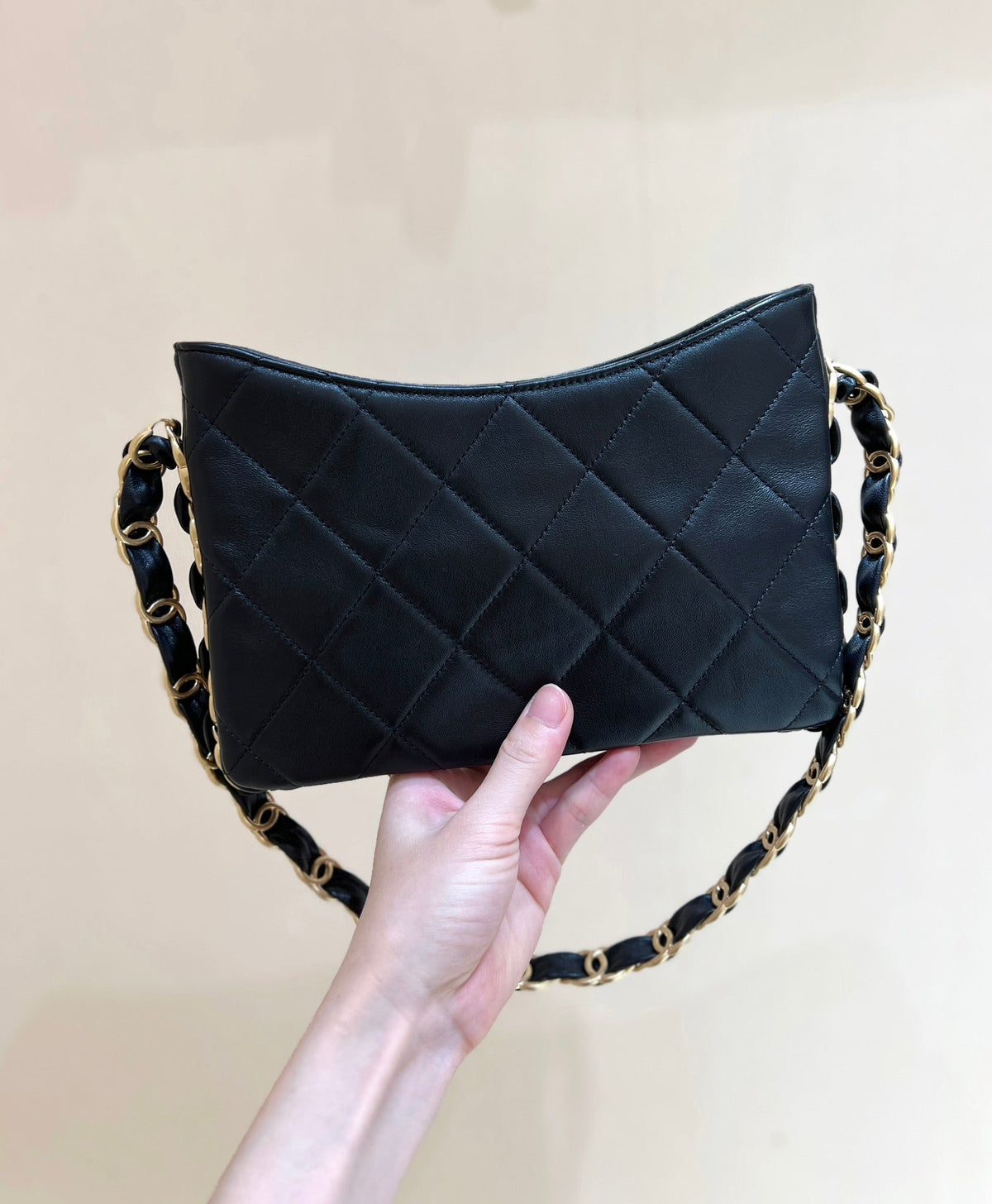 CHANEL HOBO 24 IN BLACK LAMBSKIN GOLD HARDWARE