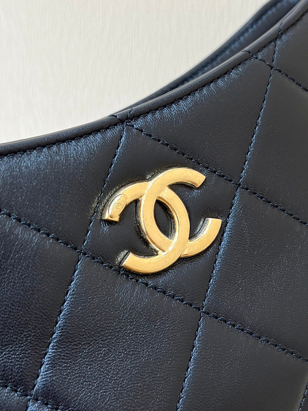 CHANEL HOBO 24 IN BLACK LAMBSKIN GOLD HARDWARE
