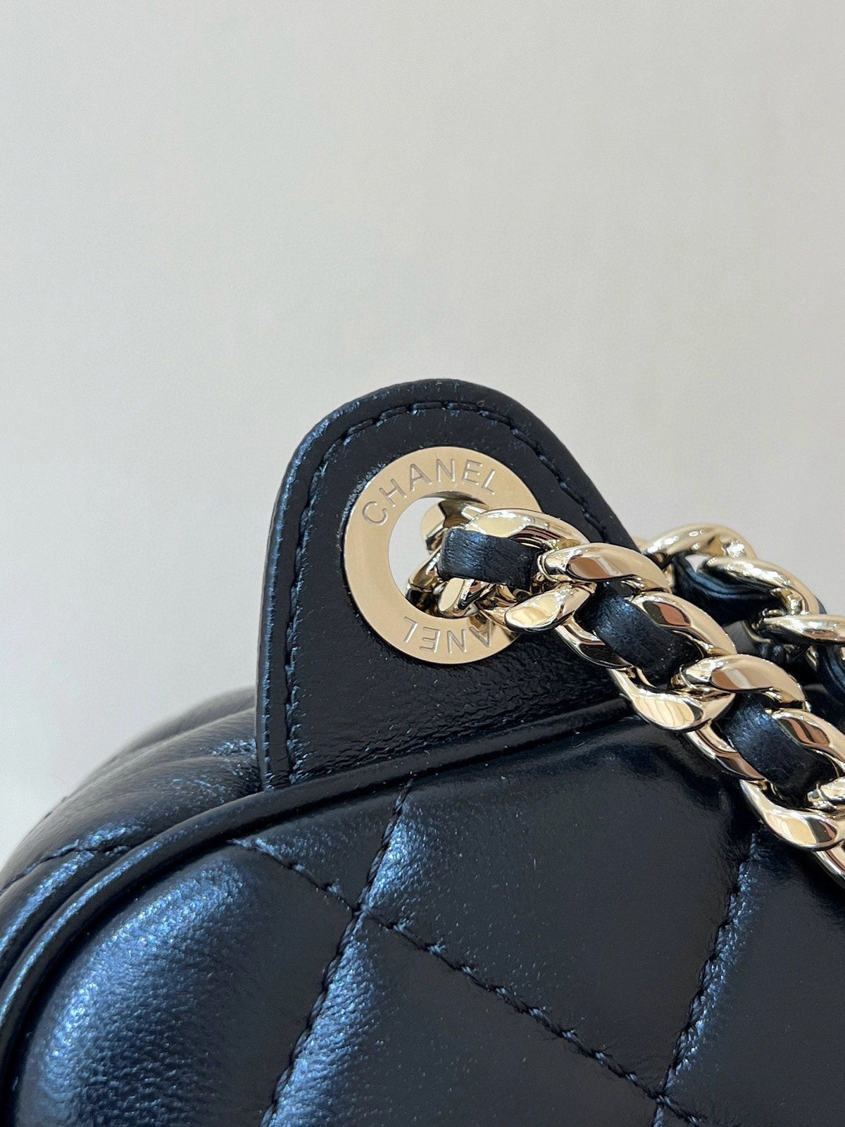 CHANEL CAMERA BAG 24 IN CONGO BLACK SHINY CALFSKIN GOLD CHAIN