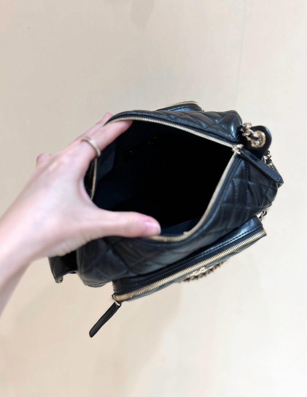 CHANEL CAMERA BAG 24 IN CONGO BLACK SHINY CALFSKIN GOLD CHAIN