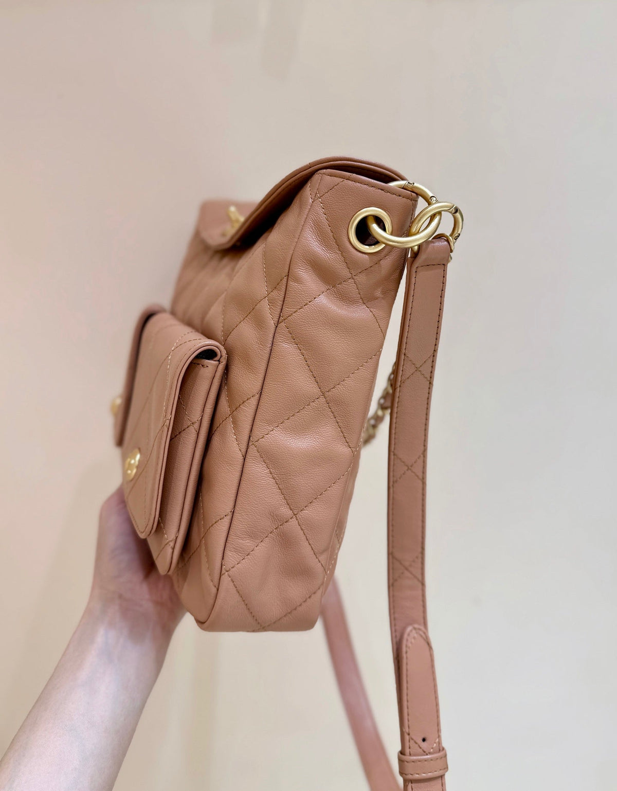 CHANEL 25S HIPPIE HOBO POSTMAN BAG 30 IN WARM TAUPE CALFSKIN GOLD HARDWARE