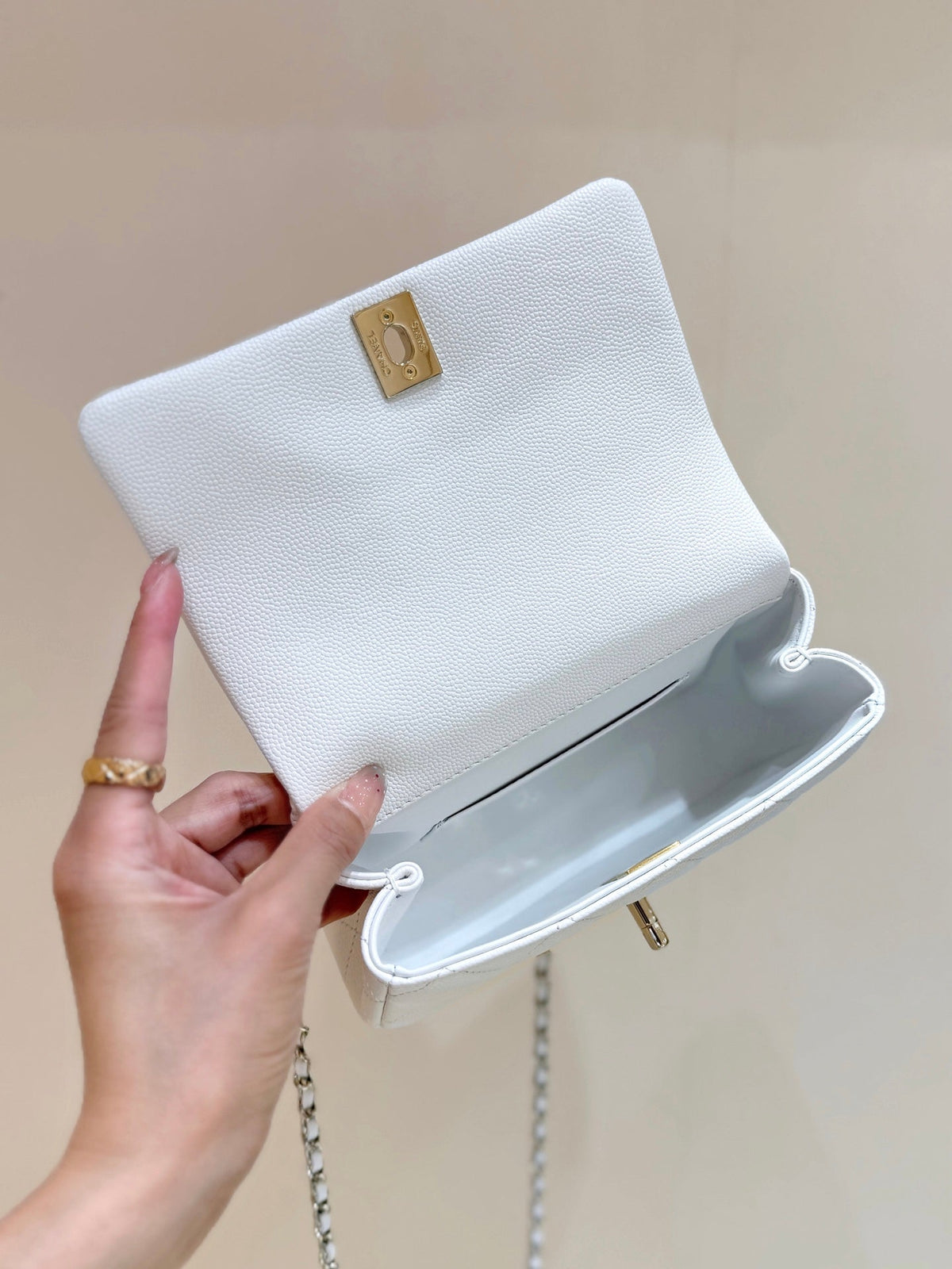 CHANEL 25S COCO CRUSH HANDLE 18 IN WHITE CALFSKIN GOLD HARDWARE